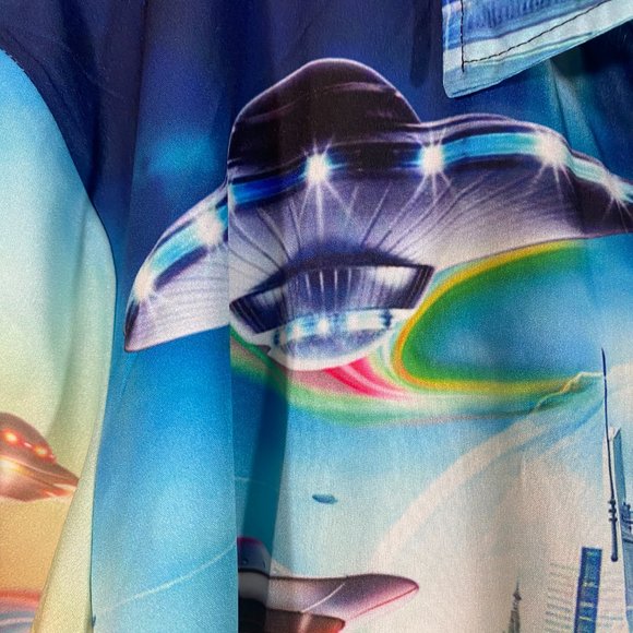 Alien Invasion Graphic Print Short Sleeve Button Down Shirt NWOT Women's Size L - Picture 6 of 12